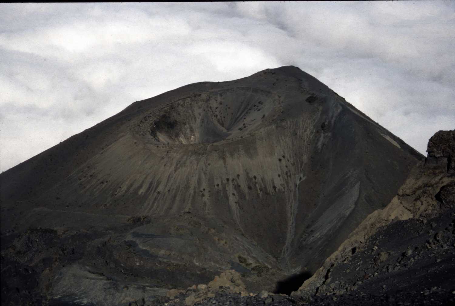 mtmeru-slide3